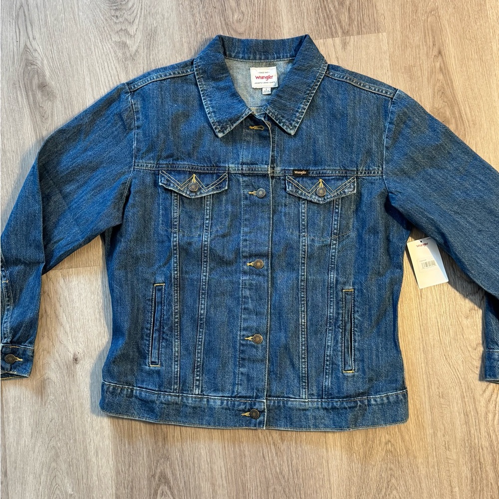 Wrangler Women's Relaxed Fit Memory Maker Jean Jacket